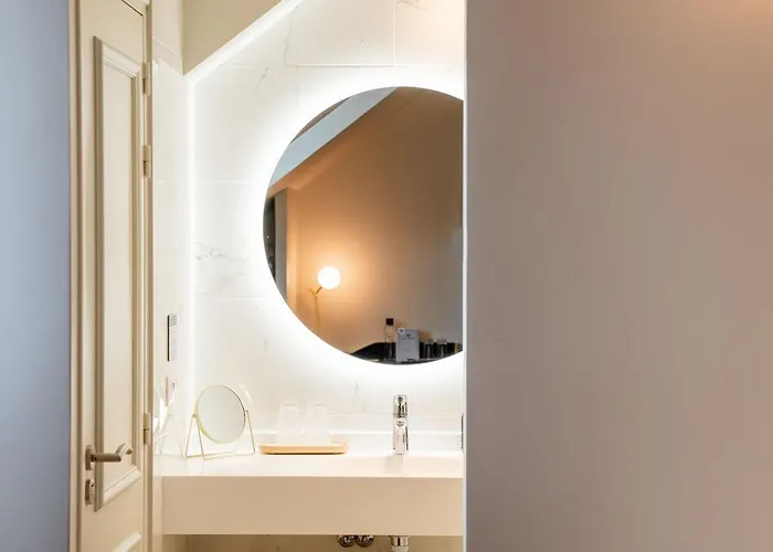 L'invitation Au Voyage - & 4*