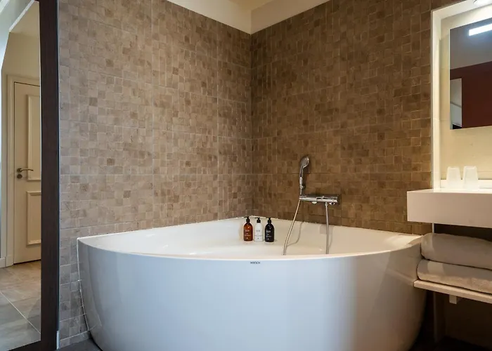 L'invitation Au Voyage - & 4*